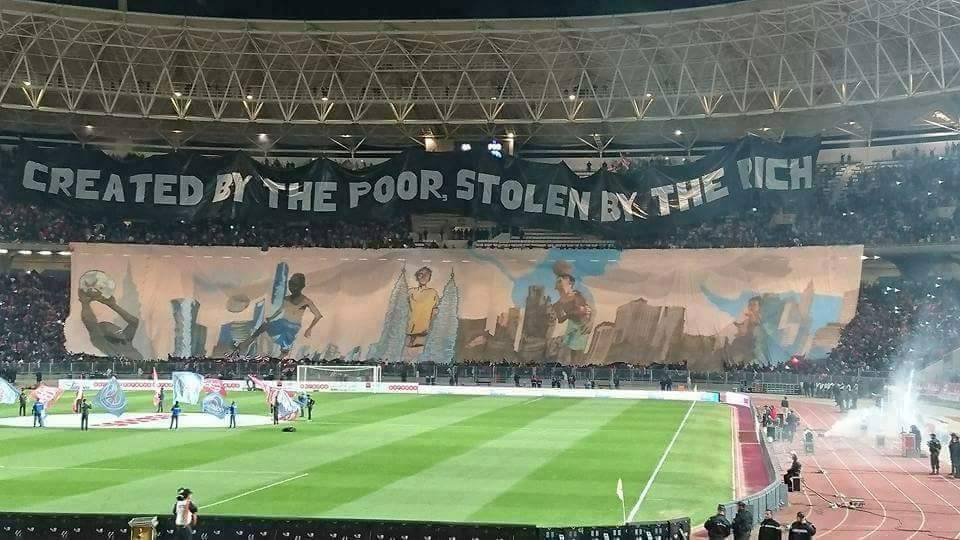 Torcida tunisiana mandou uma poderosa mensagem durante o amistoso contra o PSG