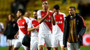 Monaco arranca empate no fim em duelo equilibrado com o PSG e segue na liderança