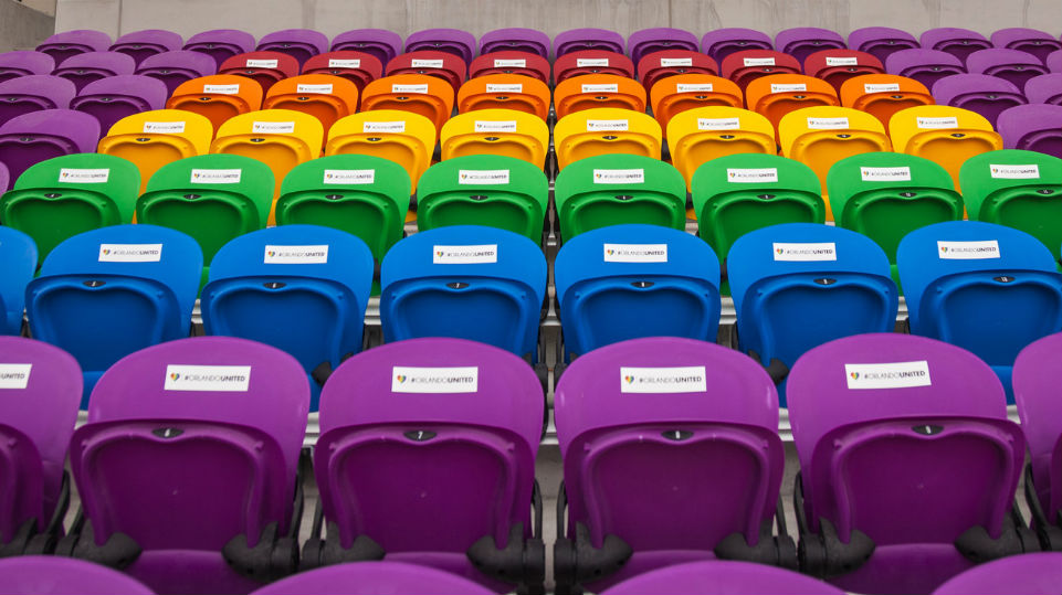 Orlando City homenageia v&iacute;timas de atentado a boate gay com assentos especiais no novo est&aacute;dio