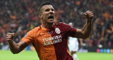 Cinco gols do Podolski no mesmo jogo? Aconteceu de verdade na Copa da Turquia