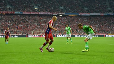 Dois minutos só com Robben cortando para a esquerda e batendo (e fazendo belos gols)