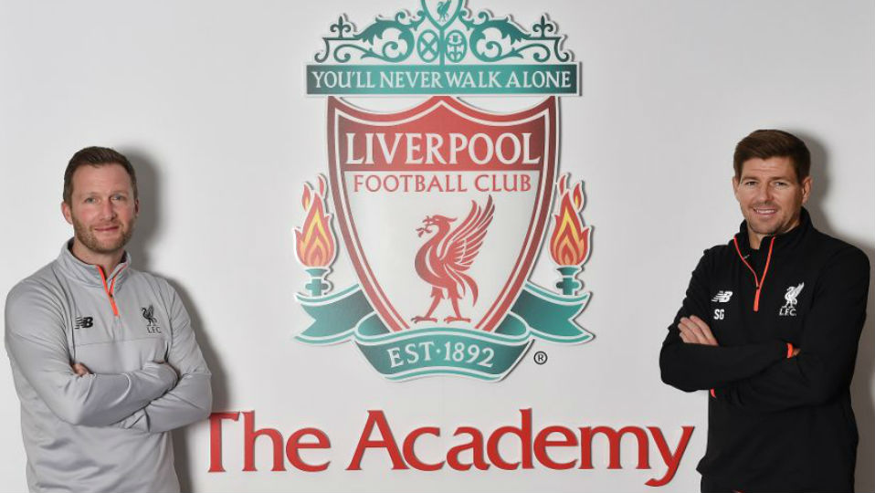 Gerrard inicia como treinador podendo ser o melhor mestre aos garotos da base do Liverpool
