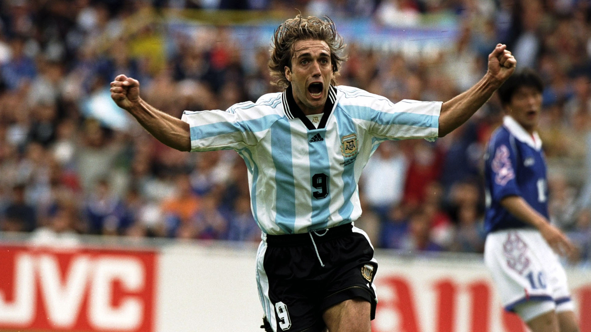 Aqui est&atilde;o 50 gols de Gabriel Batistuta para voc&ecirc; desfrutar