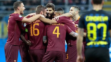 Nainggolan afunda esperanças de Champions da Inter com dois golaços pela Roma