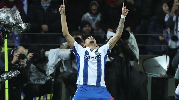 Um Tiquinho de sorte e Casillas inspirado deram a vit&oacute;ria ao Porto contra o Sporting