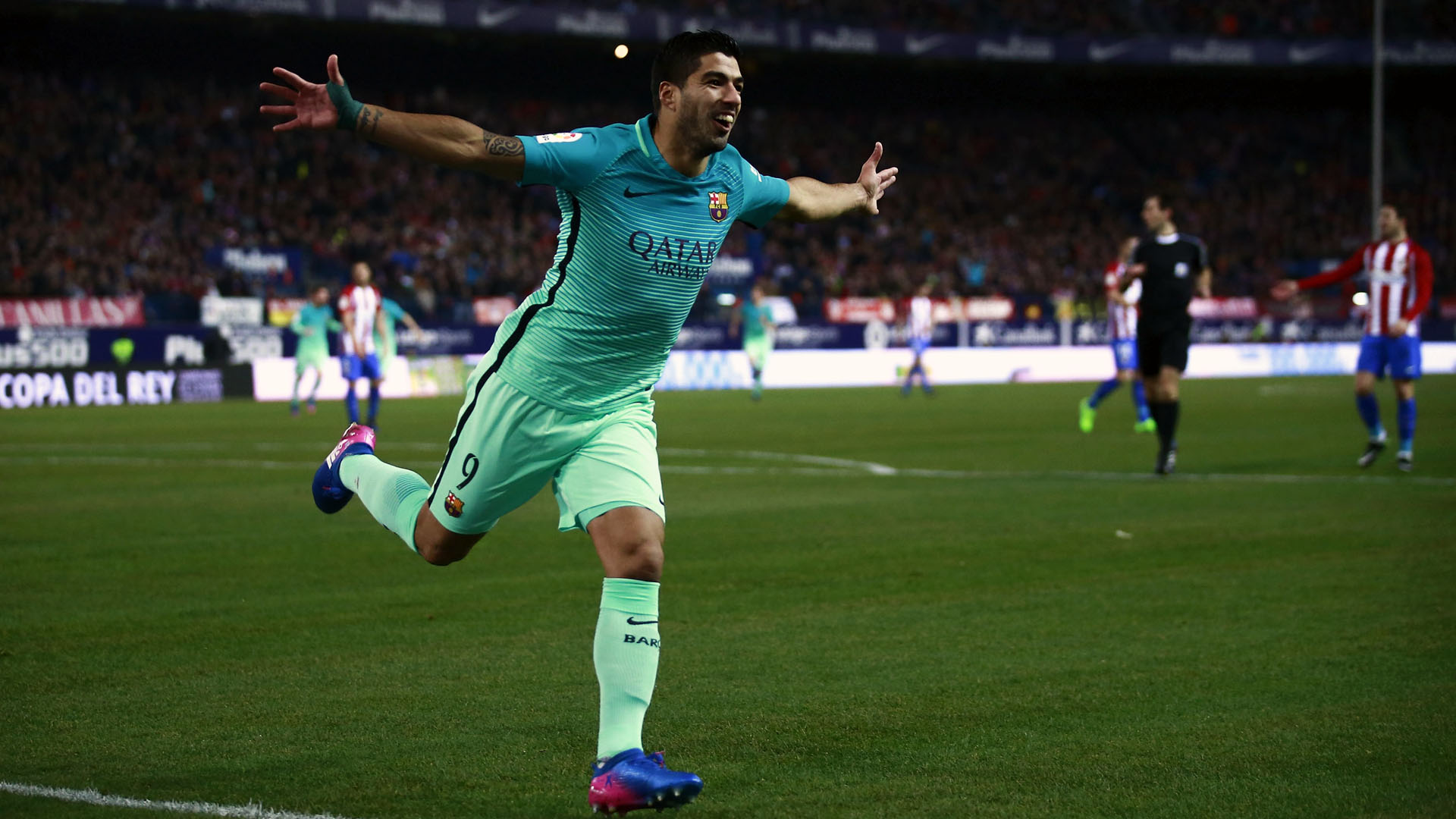 Luis Su&aacute;rez comemora seu gol pelo Barcelona contra o Atl&eacute;tico de Madrid (Photo by Gonzalo Arroyo Moreno/Getty Images)