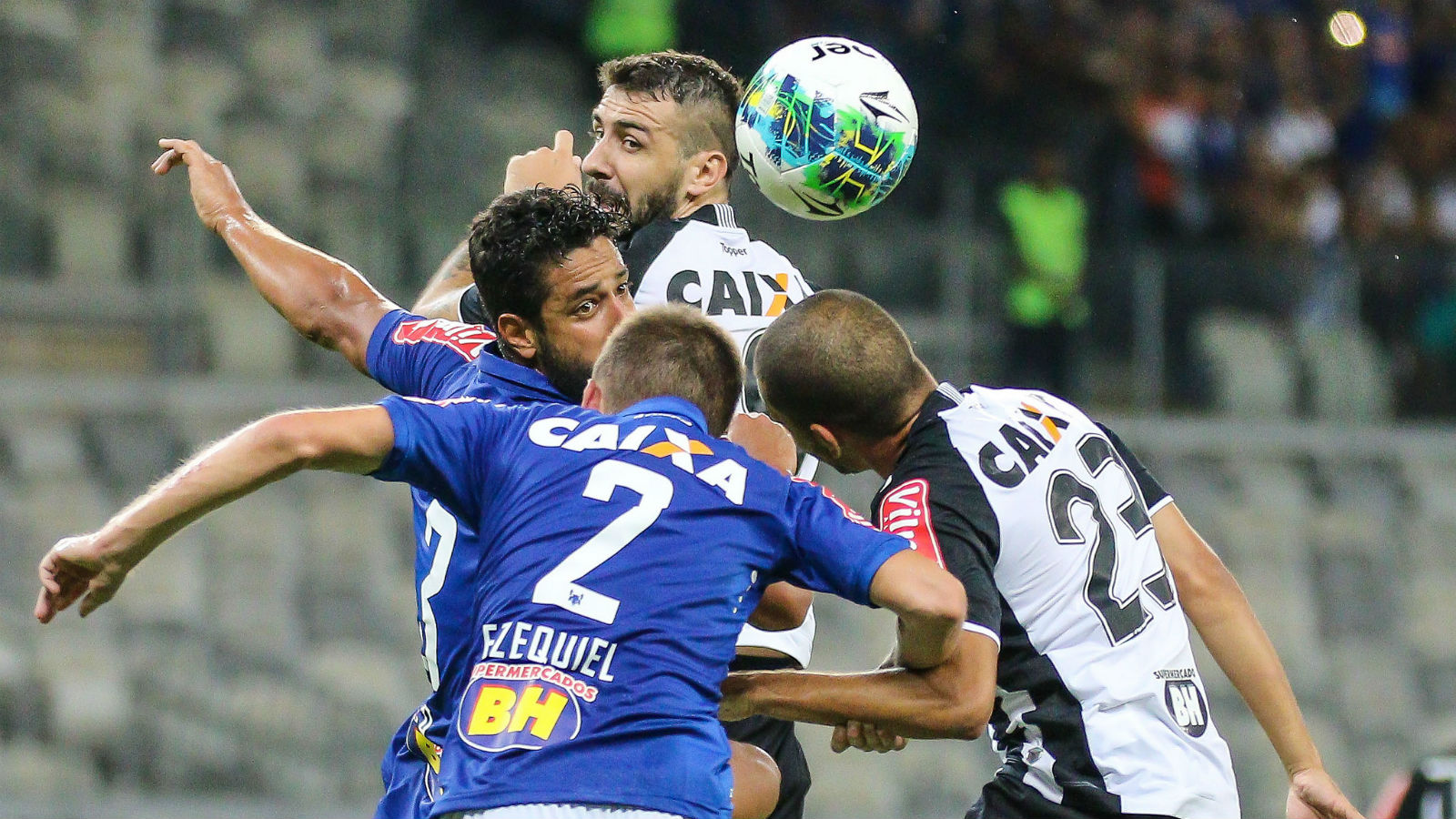 Por que n&atilde;o olhar mais ao exemplo de Galo x Cruzeiro, ao inv&eacute;s de insistir em torcida &uacute;nica?