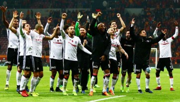 Galatasaray x Besiktas teve protesto nas arquibancadas e gol decisivo de Talisca