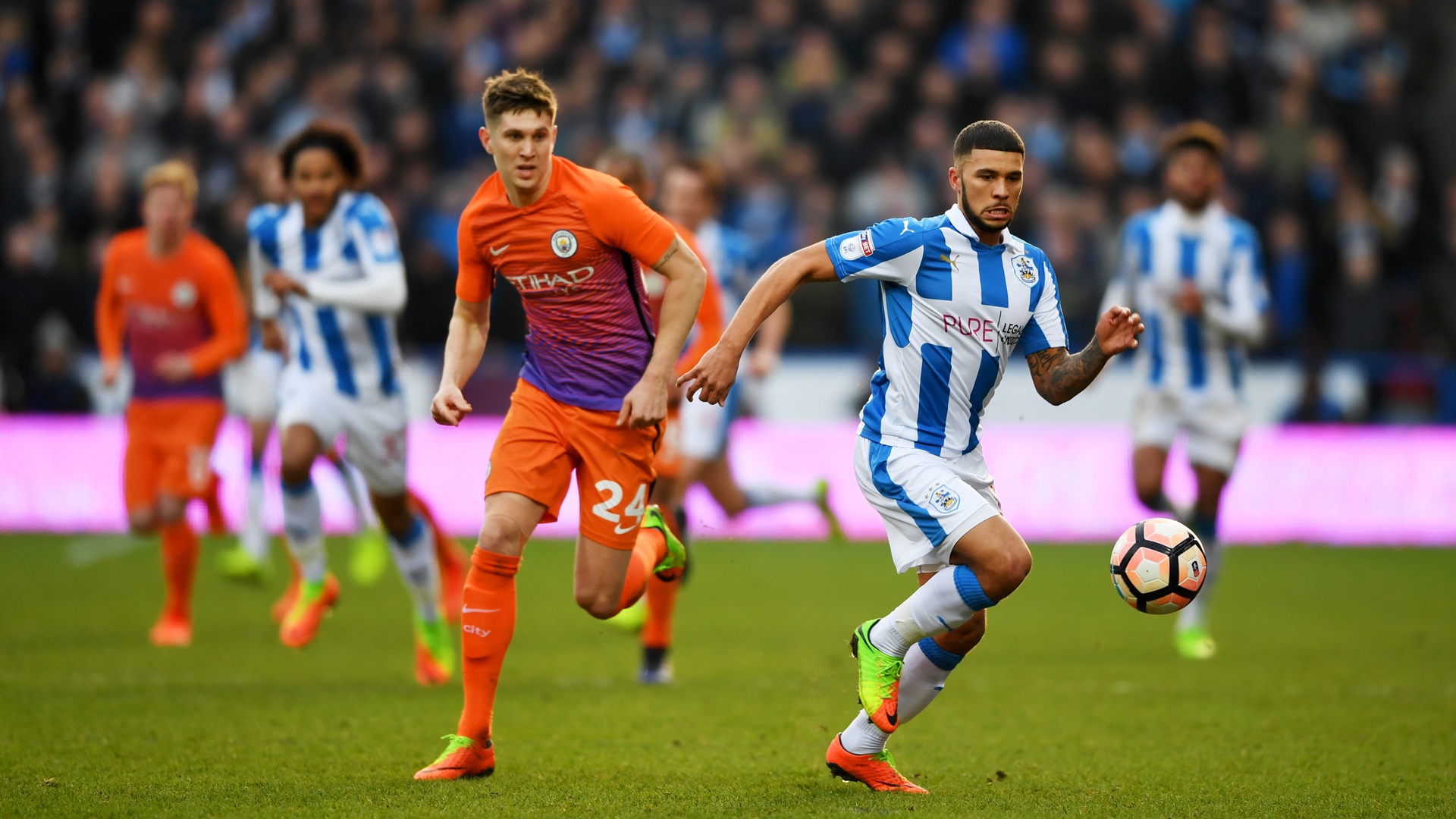 City para na &oacute;tima fase do Huddersfield e ter&aacute; que jogar o replay na Copa da Inglaterra