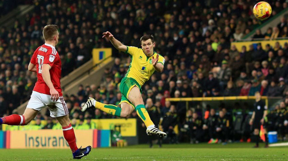 [V&iacute;deo] Imagine a alegria da torcida do Norwich no est&aacute;dio ao ver estes dois gola&ccedil;os