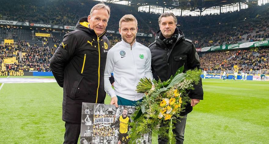 Kuba recebeu todas as honras em seu retorno ao Signal Iduna Park com outra camisa