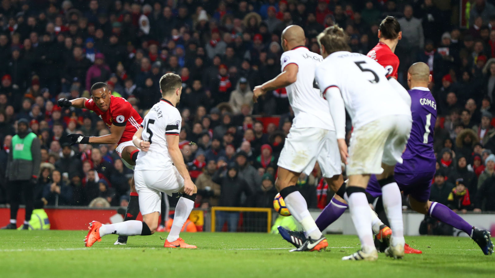Questionado, Martial teve uma atua&ccedil;&atilde;o importante para reafirmar seu espa&ccedil;o no United