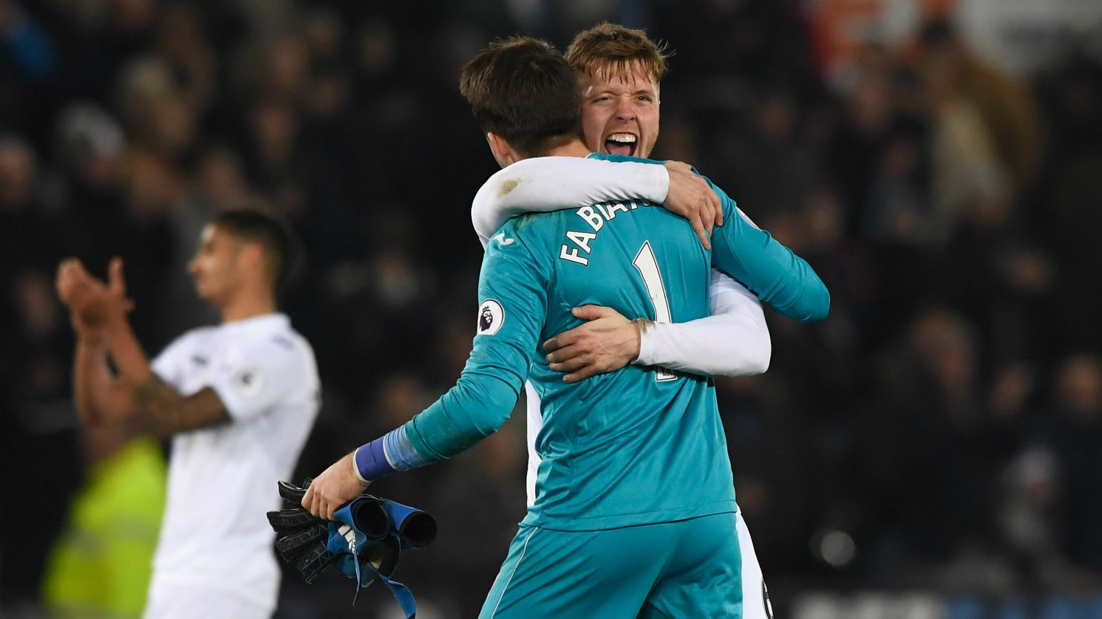 Swansea afunda o Leicester para dar sequ&ecirc;ncia a sua not&aacute;vel rea&ccedil;&atilde;o na Premier League