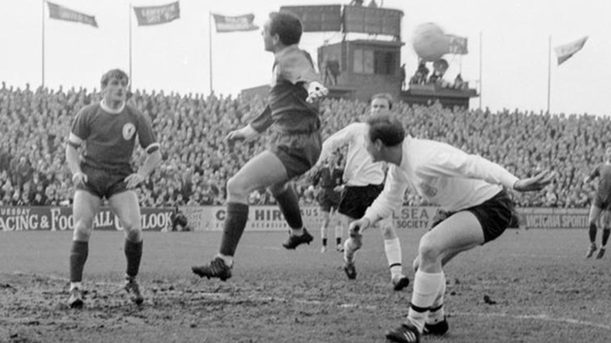 Lenda do Liverpool acha que futebol deve se responsabilizar por doen&ccedil;as mentais de ex-jogadores