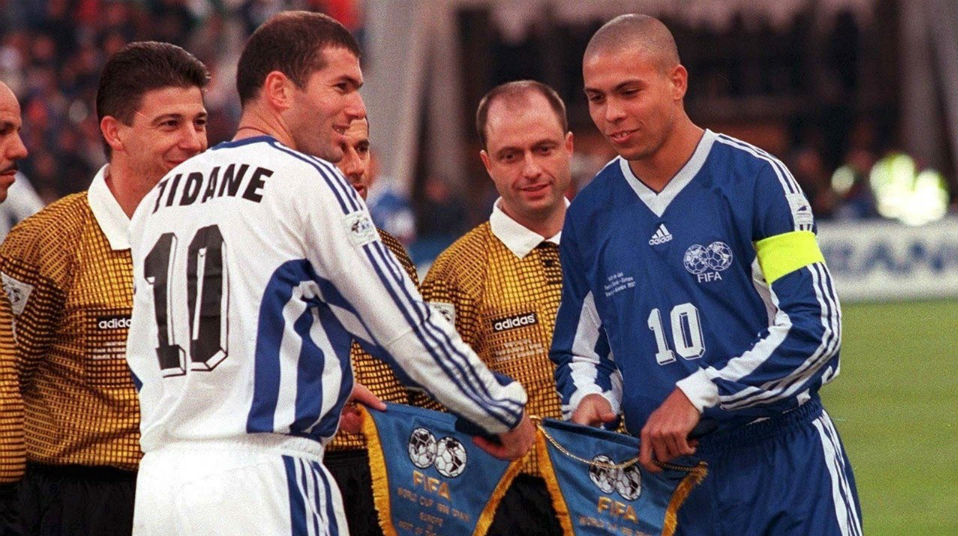 Antes do sorteio da Copa de 1998, a Fifa organizou um Europa x Resto do Mundo recheado de craques