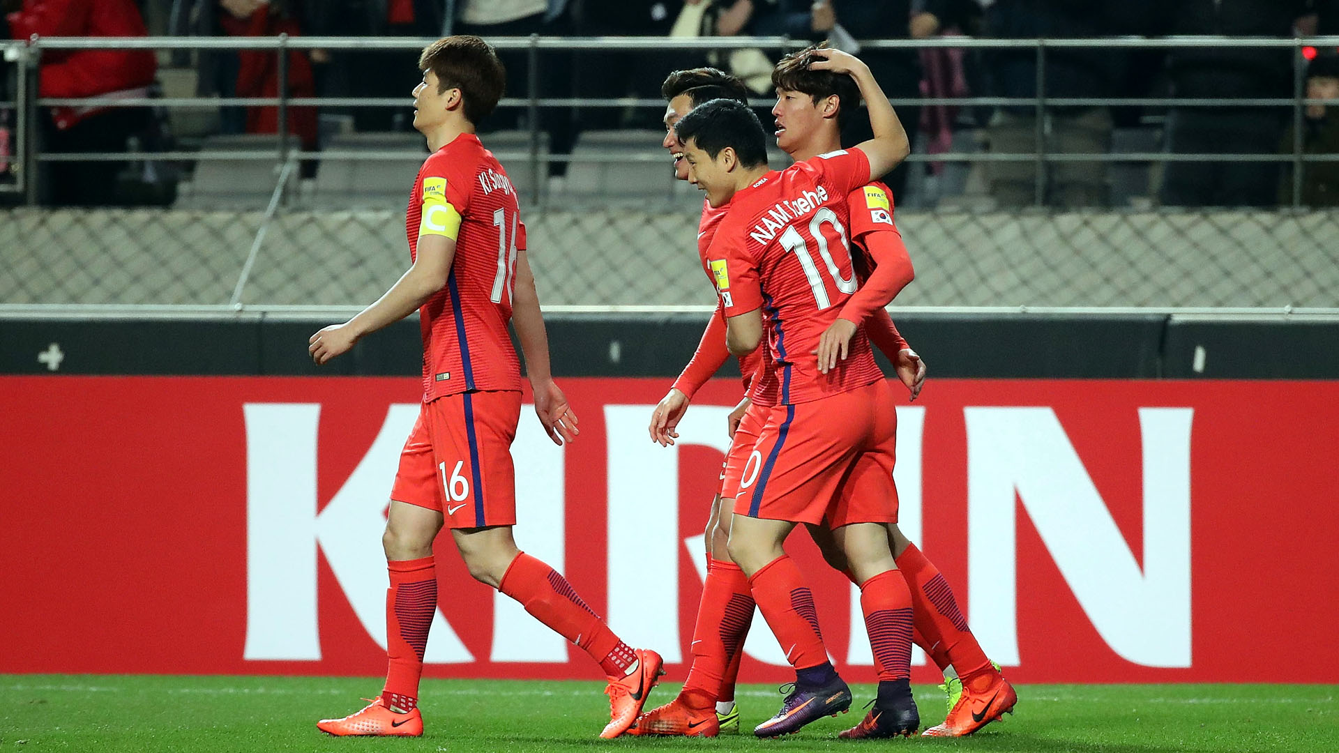 Jeong-Ho comemora gol pela Coreia do Sul (Photo by Chung Sung-Jun/Getty Images)