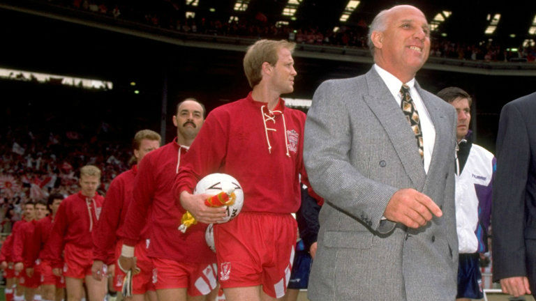 Moran, liderando a fila do Liverpool, em Wembley, na final da FA Cup de 1992