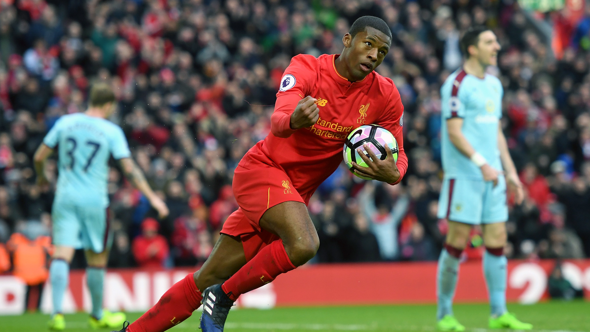 Com Coutinho apagado, Liverpool contou com Wijnaldum e Can para vencer Burnley