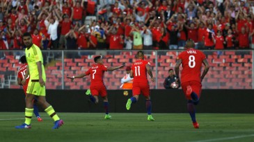 Alexis deixou as polêmicas de lado para comandar 23 minutos avassaladores do Chile