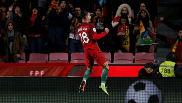 Cada vez mais, André Silva se coloca como o parceiro perfeito a Cristiano na seleção