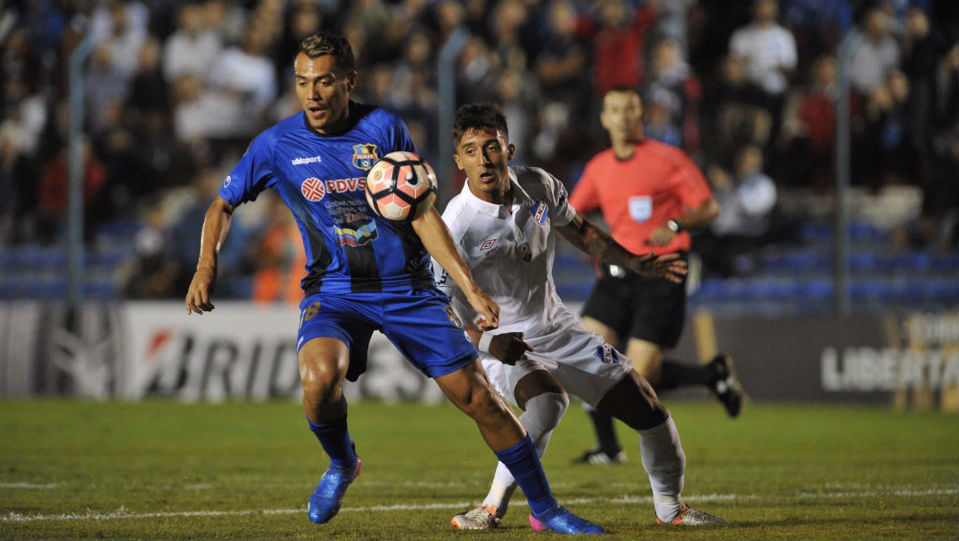 Estreante na Libertadores, Arango deu um passe de m&aacute;gica para bater o Nacional em Montevid&eacute;u