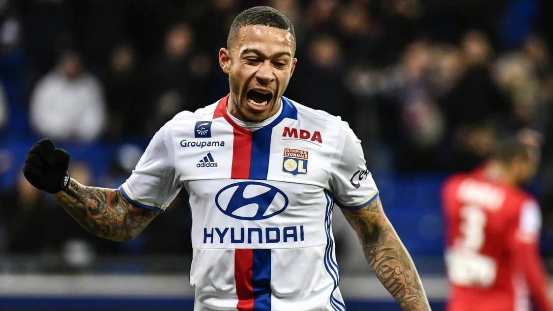 Que tal come&ccedil;ar a semana vendo o gola&ccedil;o de cobertura de Depay na Ligue 1?