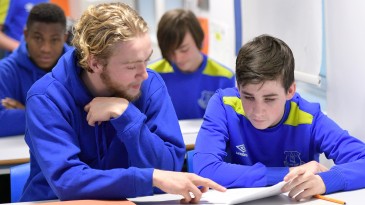 Everton, o clube que se preocupa em fornecer educação a jovens com necessidades especiais