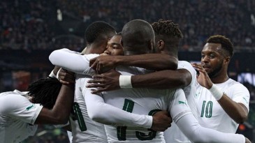 O golaço de Zaha, entortando toda a zaga, reitera como anda difícil esperar algo da Rússia