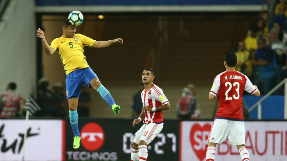 Enquanto o ataque da Sele&ccedil;&atilde;o destr&oacute;i, Casemiro funciona como o ponto de equil&iacute;brio