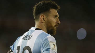 Sobraram astros, faltou futebol: A Argentina vence, mas precisa se repensar com urgência