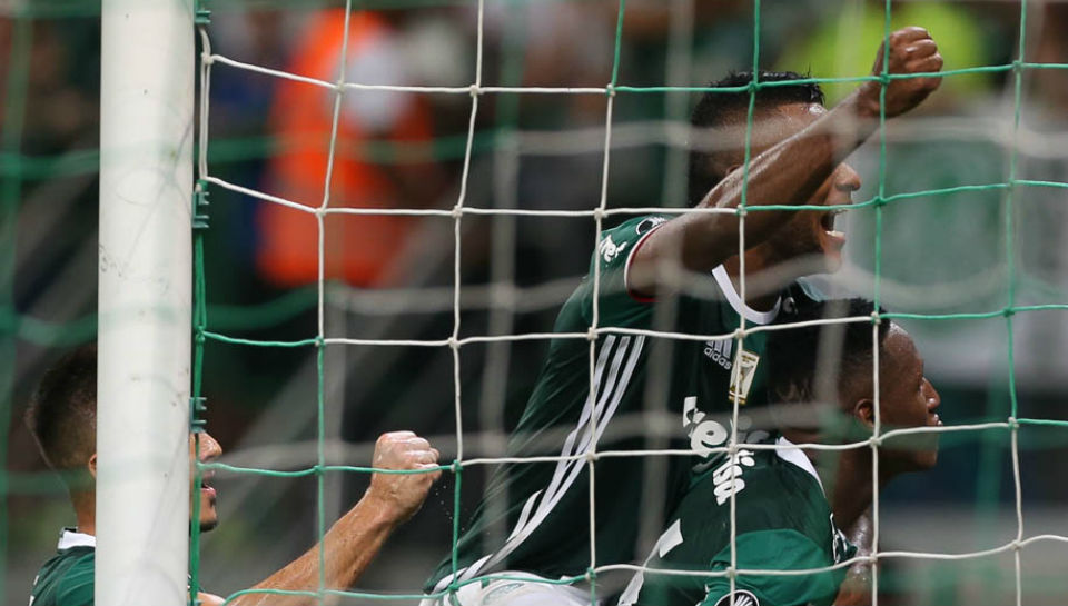 Mina foi her&oacute;i tardio de um triunfo sufocante do Palmeiras &ndash; de um triunfo de Libertadores