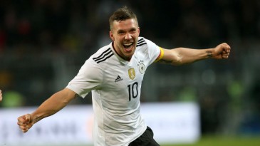 Como um sonho: Autor de um golaço, Podolski viveu a despedida perfeita da seleção