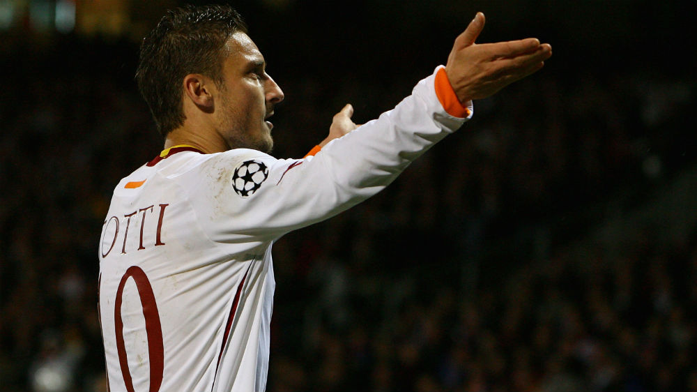 Selecionamos cinco grandes atua&ccedil;&otilde;es para celebrar a carreira europeia de Totti