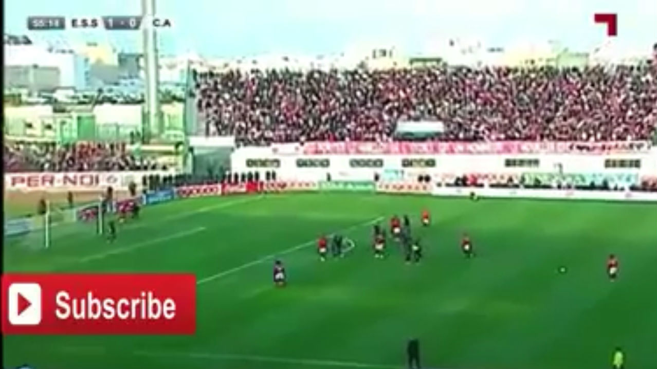 Tunisiano acertou uma cobran&ccedil;a de falta que lembra aquela de Roberto Carlos