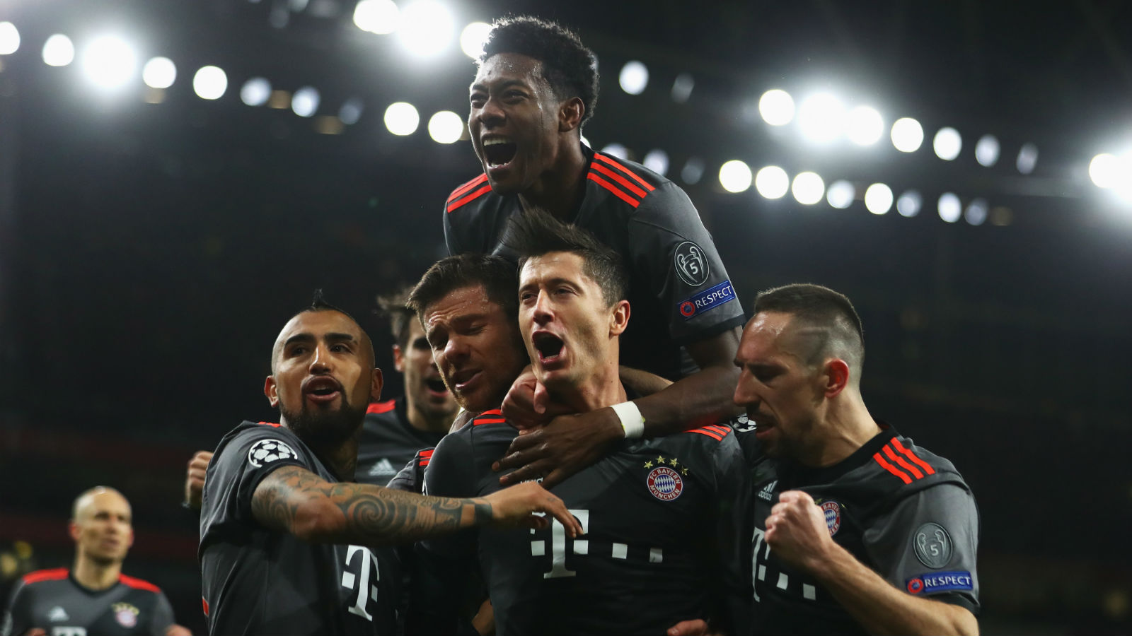 A festa acabou, a luz apagou, o povo sumiu: O Bayern termina de humilhar o Arsenal