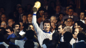 Dino Zoff, 80 anos: Do silêncio, o goleiro “ultrapassado” se eternizou como lenda