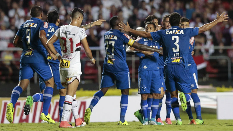 A estrat&eacute;gia do Cruzeiro funcionou no Morumbi: defender e aproveitar os erros do S&atilde;o Paulo
