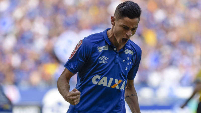 Com gol rel&acirc;mpago e expuls&atilde;o, Cruzeiro vence o segundo cl&aacute;ssico do ano