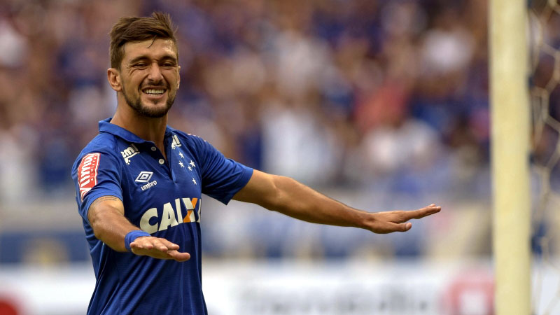 De Arrascaeta &eacute; uma das estrelas do Cruzeiro