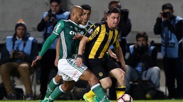 Visão do estádio: Felipe Melo agiu em legítima defesa. E o Peñarol foi negligente