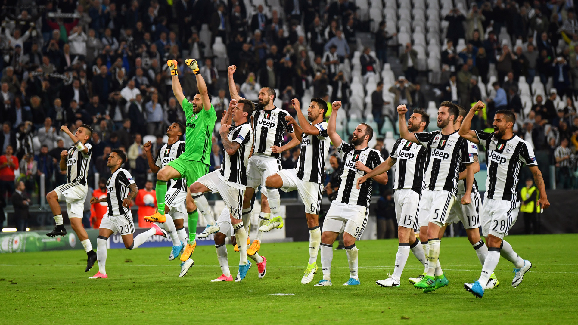 Jogadores da Juventus comemoram  (Photo by Mike Hewitt/Getty Images)
