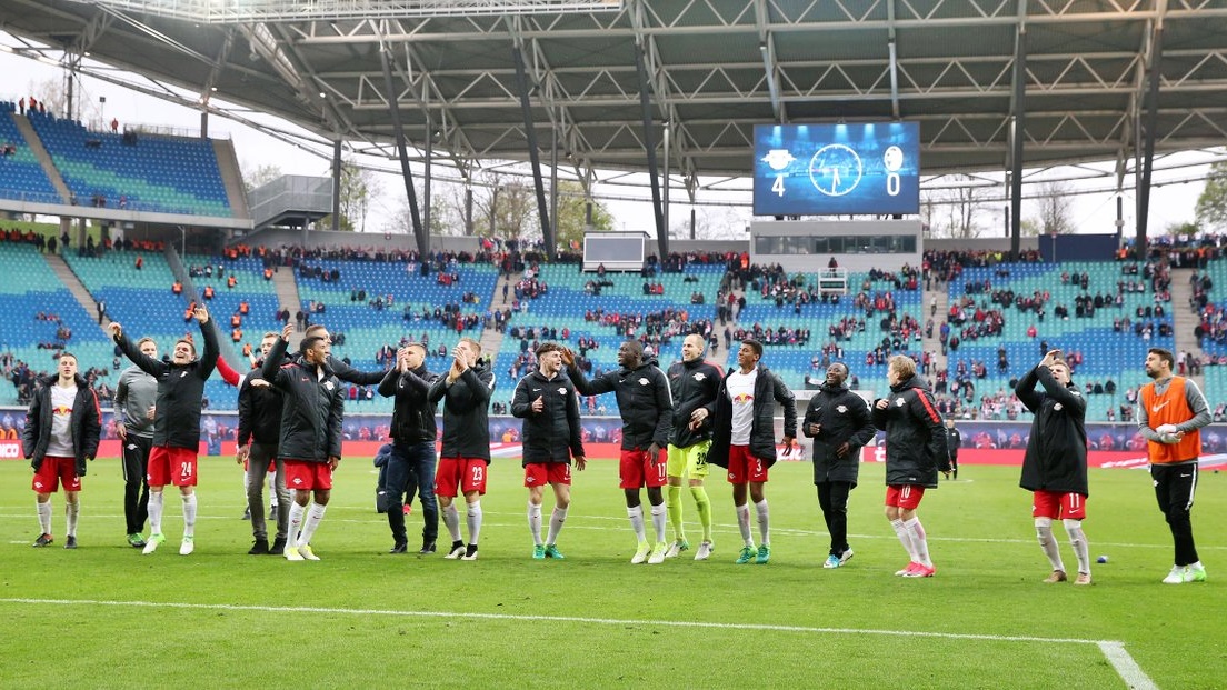 A aplaus&iacute;vel temporada do Leipzig foi coroada com um passe para a Champions