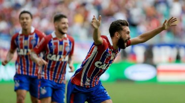 Em novo clássico quente, o Bahia ferve a Fonte Nova e vira rumo à final do Nordestão
