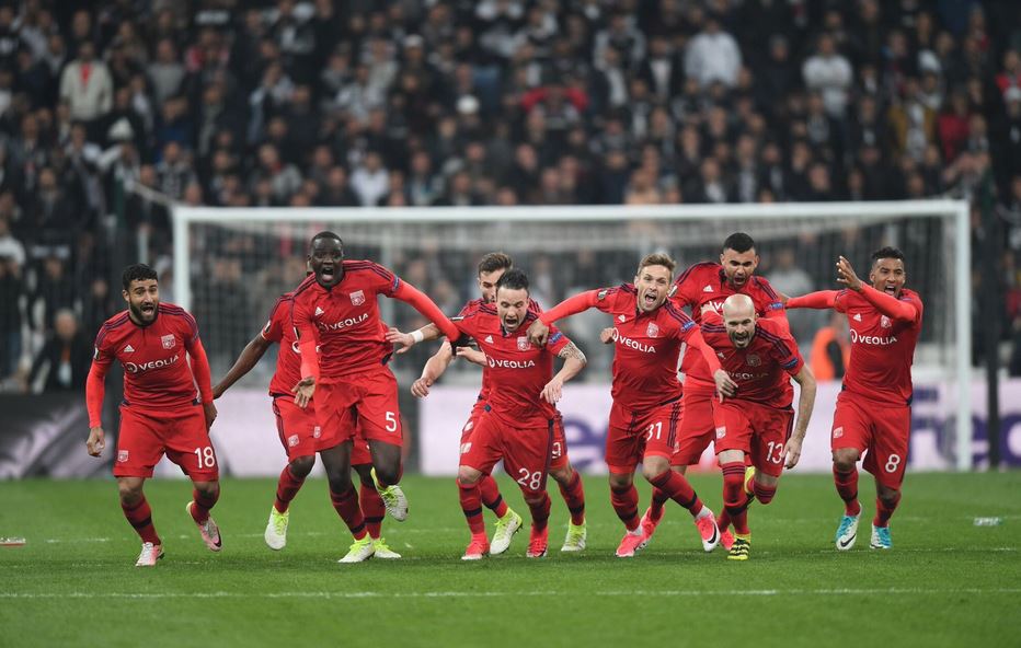 120 minutos, 53 chutes, 16 p&ecirc;naltis: Lyon sobrevive ao Besiktas em joga&ccedil;o para nem respirar