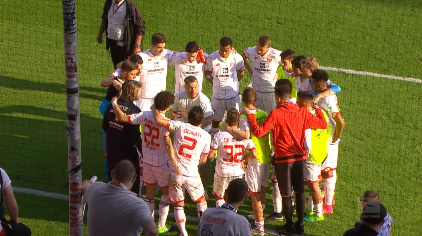 Diante da amea&ccedil;a de rebaixamento, torcedor comanda a arenga para motivar o Mainz