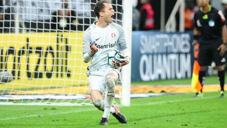 Lomba foi mais uma vez monumental na classifica&ccedil;&atilde;o do Inter contra o Corinthians