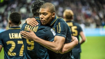 Mbappé e Falcao decidem de novo: Monaco bate o Lyon fora e recupera a liderança