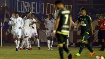 Perdida, a Chape foi dominada pelo Nacional e vê o sonho na Libertadores se distanciar