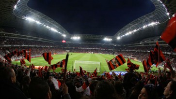 Nice desbanca o Paris Saint-Germain e empurra o Monaco rumo ao título da Ligue 1