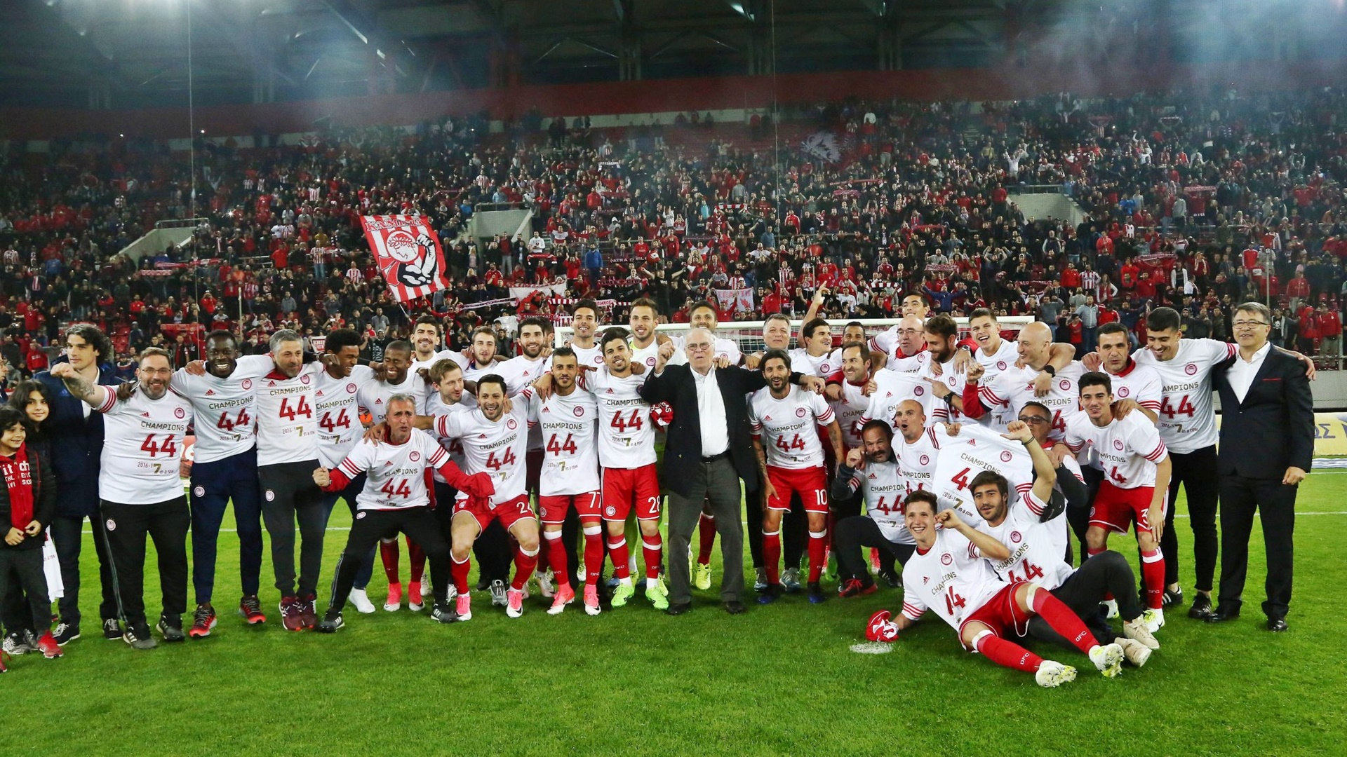 Olympiacos passou por crise, mas confirmou sua primazia com o hepta na Gr&eacute;cia